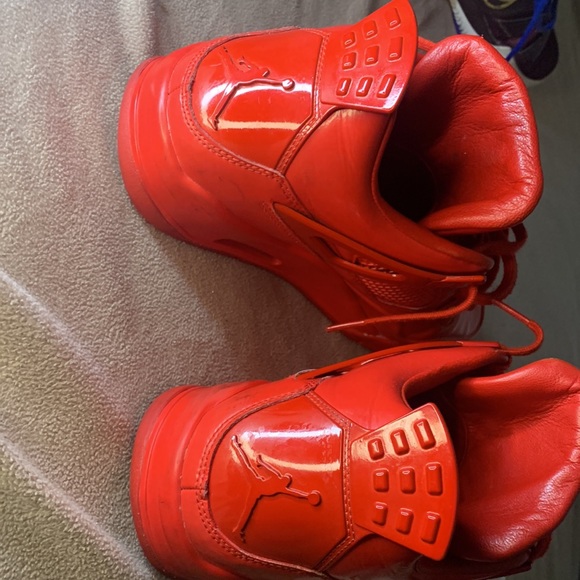 Red' colorway features the Jordan 4 classic model with  leather patent finish. - Picture 5 of 5